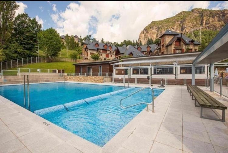 Apartamento Los Altos De Escarrilla Dos Habitaciones Y Dos Banos, Formigal-Panticosa Exterior photo